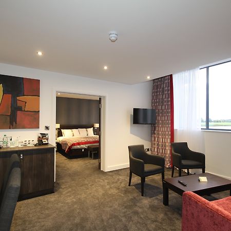 Holiday Inn Huntingdon Racecourse By Ihg Exterior foto