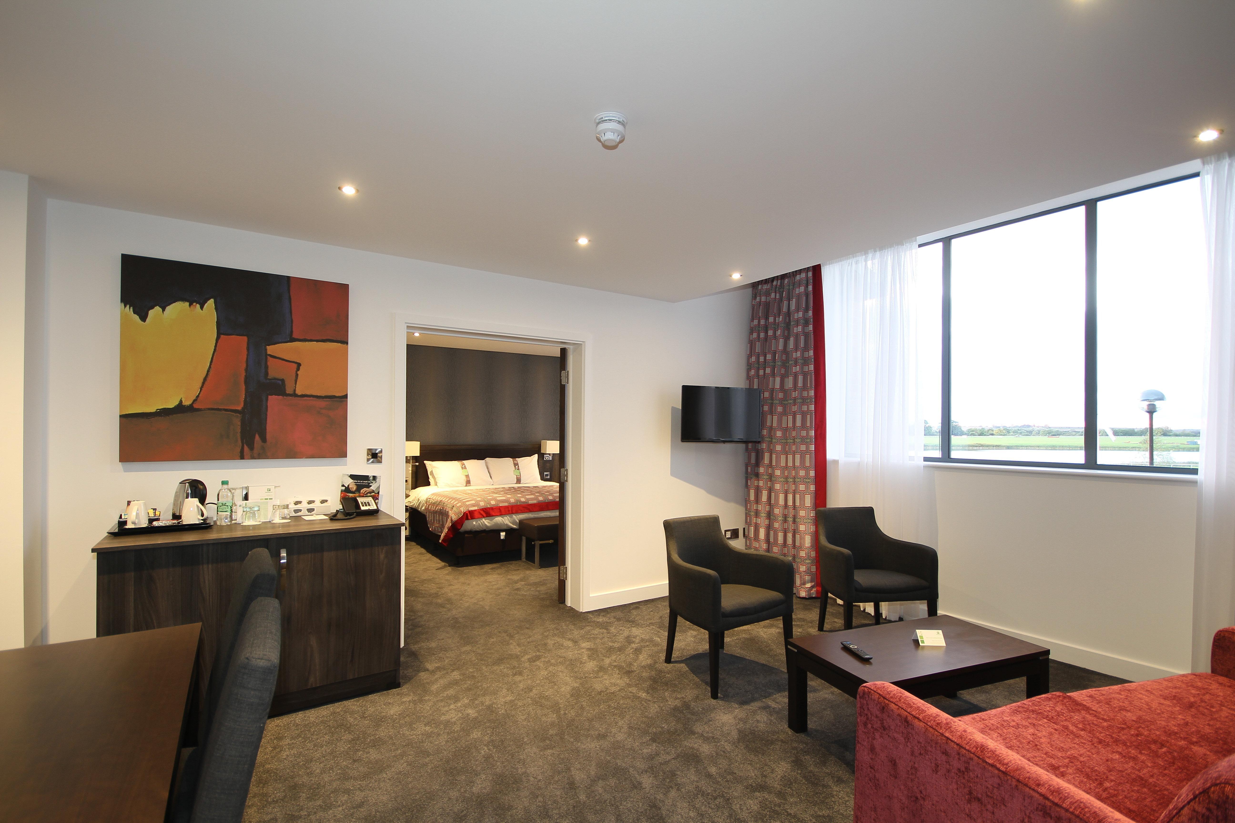 Holiday Inn Huntingdon Racecourse By Ihg Exterior foto