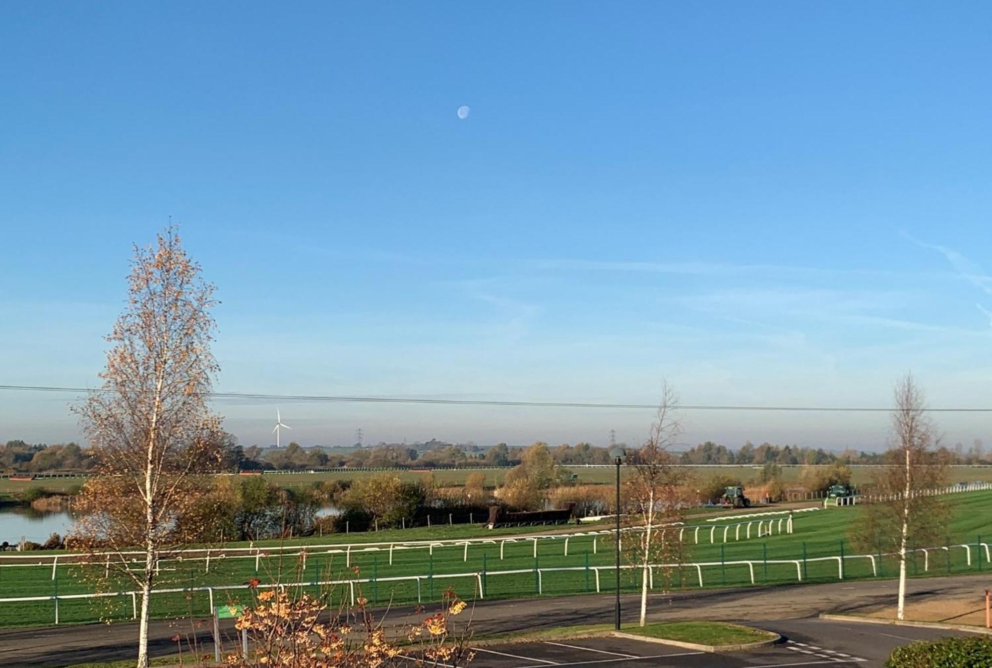 Holiday Inn Huntingdon Racecourse By Ihg Exterior foto
