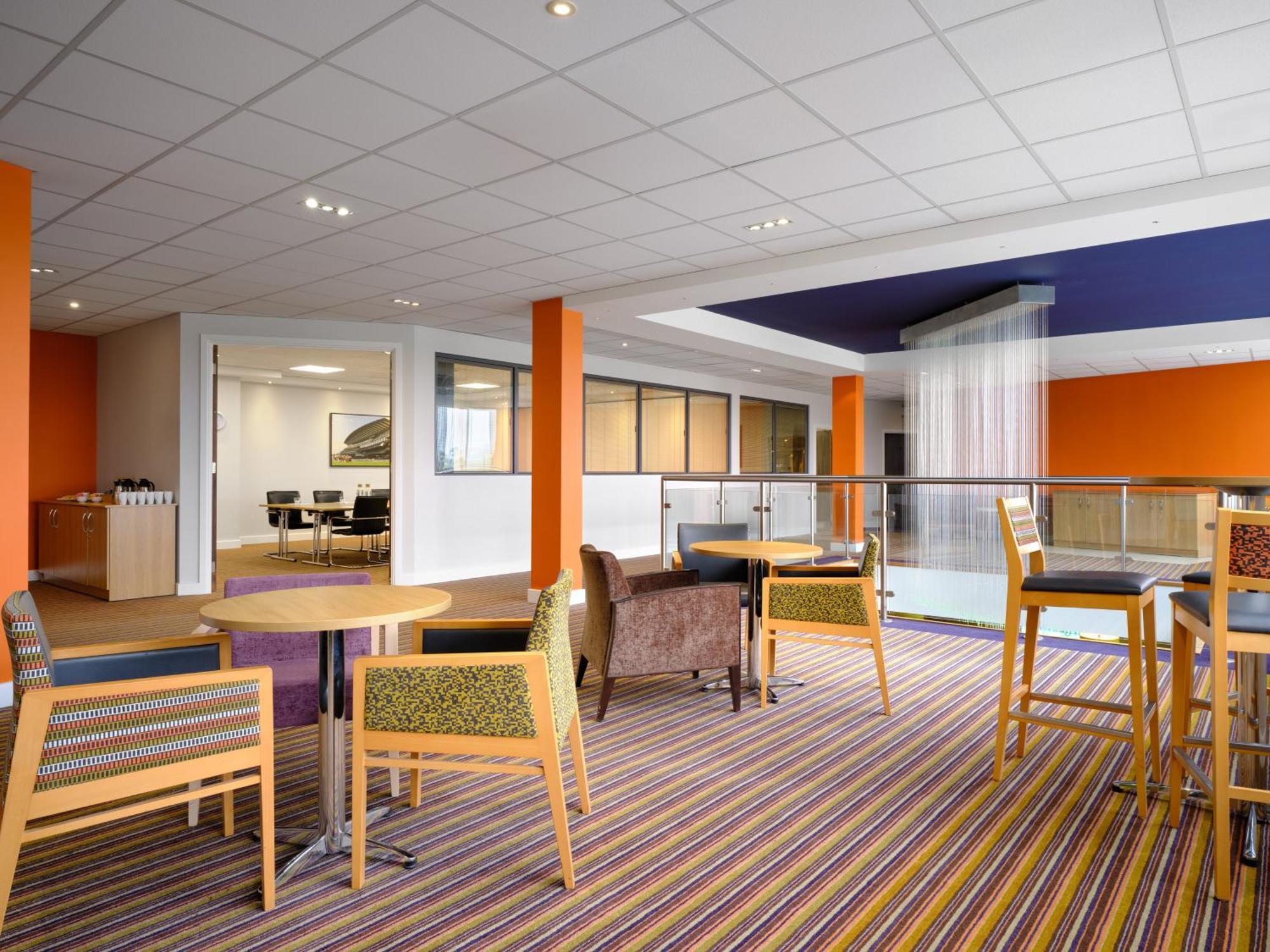 Holiday Inn Huntingdon Racecourse By Ihg Exterior foto
