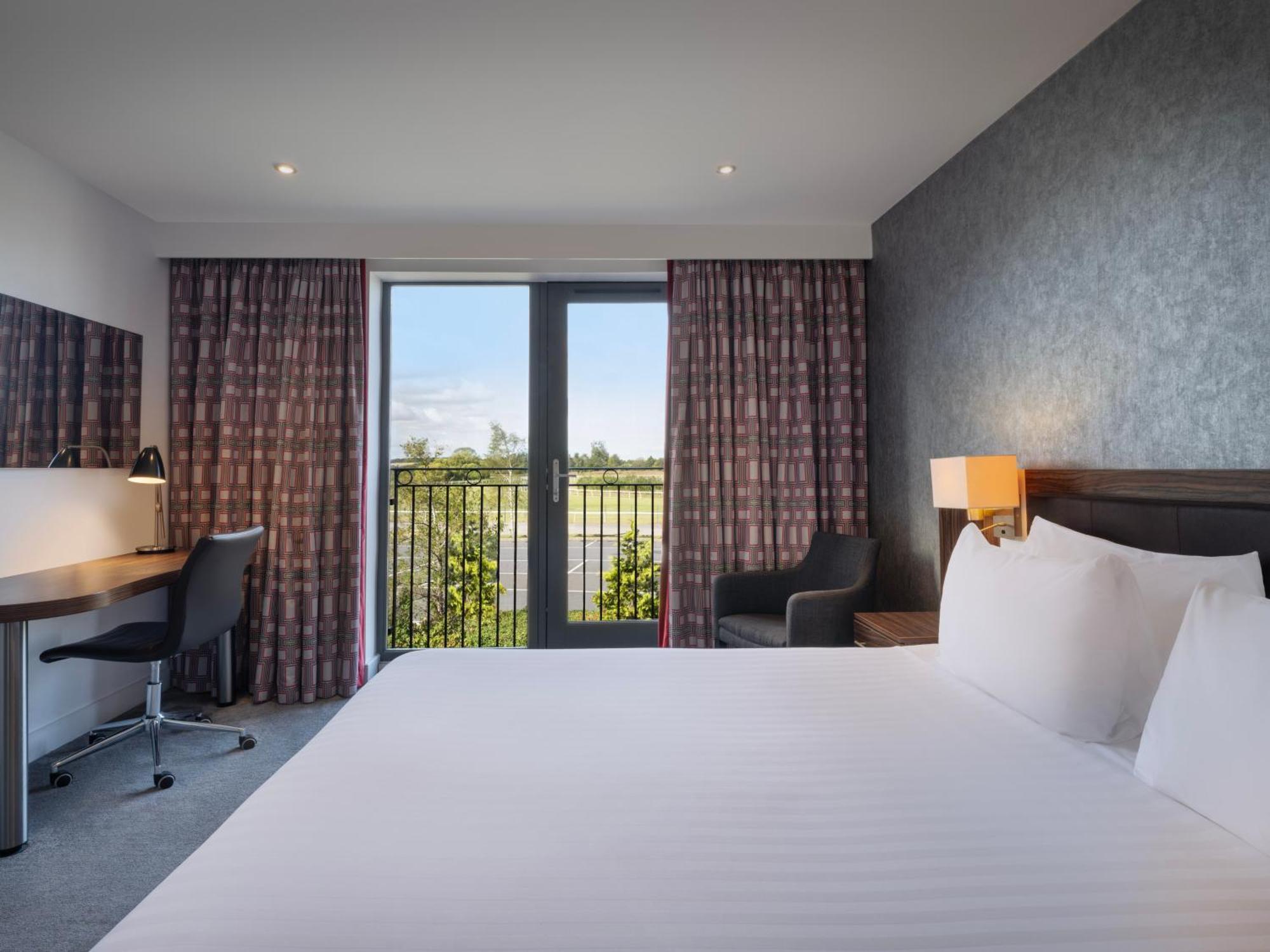Holiday Inn Huntingdon Racecourse By Ihg Exterior foto