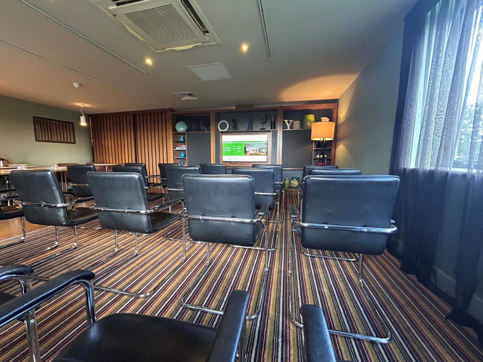 Holiday Inn Huntingdon Racecourse By Ihg Exterior foto